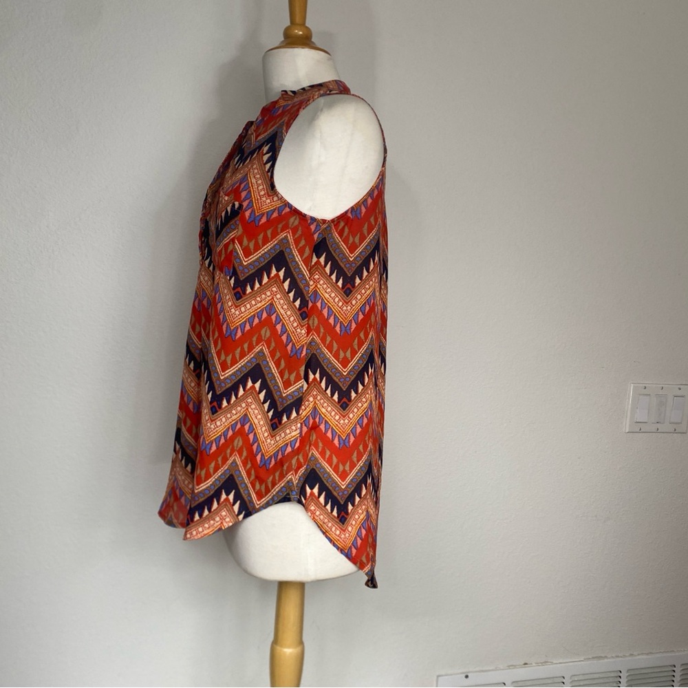 3/$25 B_envied Multicolor Chevron Sleeveless Partial Button Blouse Size Medium - Picture 3 of 13